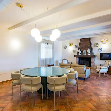 Exclusive With Pool Near Caserta *