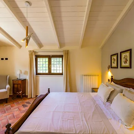Exclusive With Pool Near Caserta *
