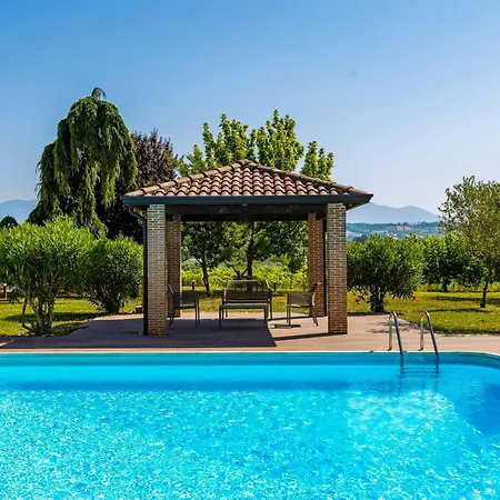 Exclusive With Pool Near Caserta