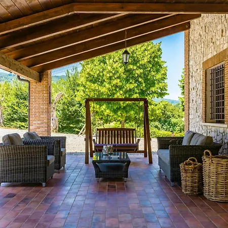 Exclusive With Pool Near Caserta